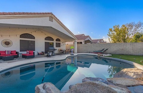Chandler Casa | Desert Dame CHIC Family Retreat FREE POOL HEAT!