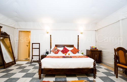 Amar Sagar Pol Otro | Desert Dream Royal Camp