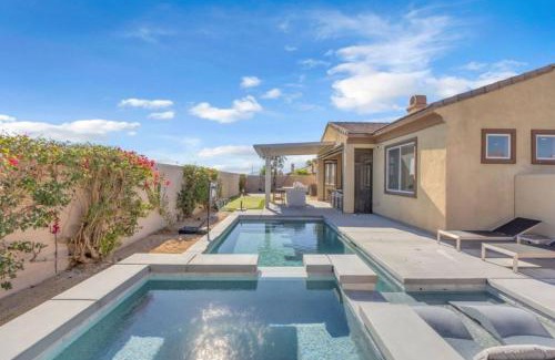 Terra Lago Casa | Desert Escape (basketball game room mini golf)
