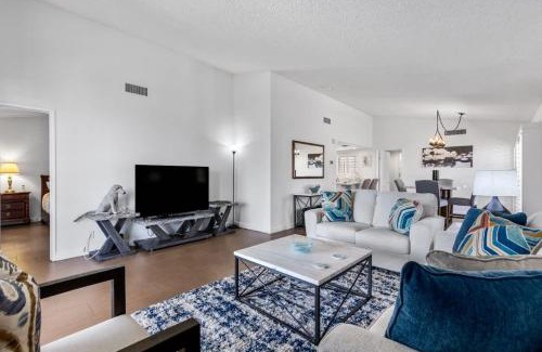 Palm Desert Casa | Desert Flower- Country Club Condo Pool & Spa