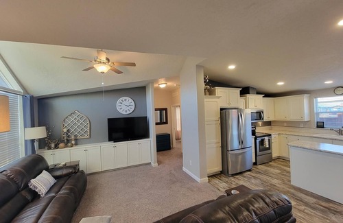 Desert Aire Casa | Desert Gorge at Desert Aire- 40 min to The Gorge! Minutes to golf, river & more!