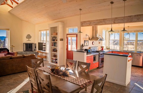 Arroyo Seco Casa | "Desert Haven: Luxe Stay, Hot Tub, Majestic Views"