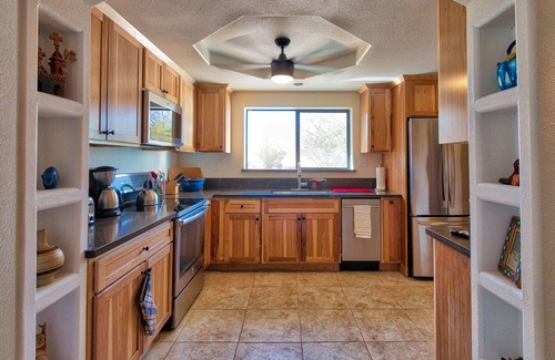 Twentynine Palms Casa | Compuesto de Desert Heights: perfecto para grandes grupos o eventos