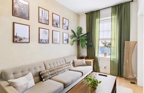 West Town Apartamento | Desert Mirage 2BR Patio & Free Parking