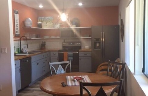 Limberlost Casa | Desert Morada Casita I-remodelado de 2 habitaciones y un baño