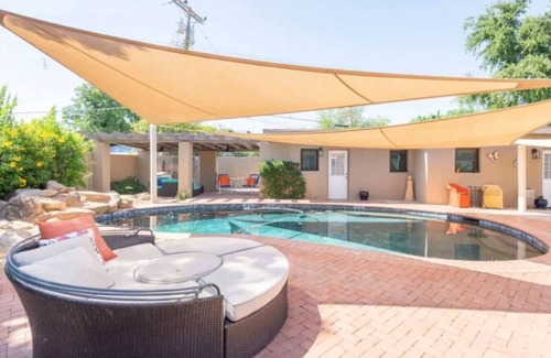 Camelback East Casa | Desert Oasis: 5BR Home with Pool & Firepit
