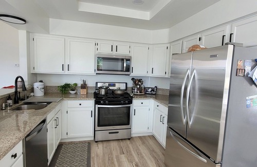 Wildomar Casa | Desert Oasis centrally located-3bds/3baths, pool house with piano.