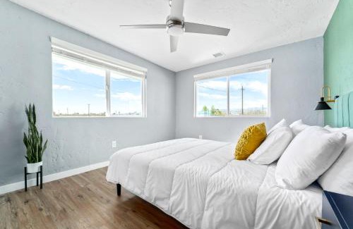 Landers Casa | Desert Oasis - Firepit, Stargazing, Kitchen Essentials, 5 Acres, & Joshua Trees - Sleeps 6 Comfortably, 7 with Sofa, 8 Maximum