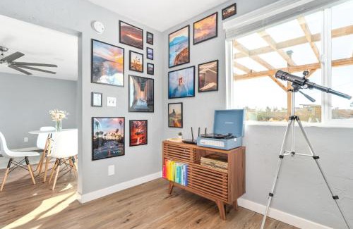 Landers Casa | Desert Oasis - Firepit, Stargazing, Kitchen Essentials, 5 Acres, & Joshua Trees - Sleeps 6 Comfortably, 7 with Sofa, 8 Maximum