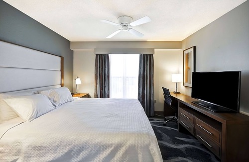 Camelback East Hotel | Desert Oasis Retreat in Phoenix! Free Breakfast, Pool, Kitchen, Pets Allowed!