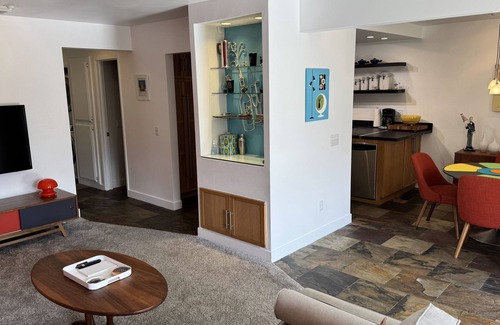 Little Tuscany Condominio | Oasis en el desierto con vistas a la montaña