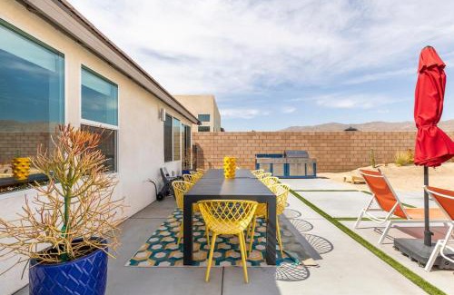 Desert Hot Springs Casa | Desert Picasso! Pool, Spa, Games, Mountain Views