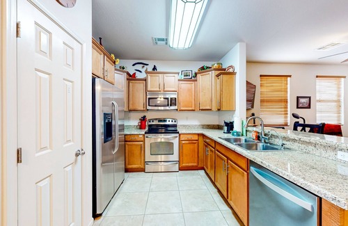 San Tan Valley Casa | Desert retreat with enclosed yard, instruments, alfresco dining, grill, & W/D