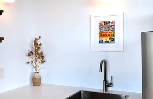 Marfa Alquiler De RV | Desert Sky - Modern Oasis on 5 Acres in Marfa