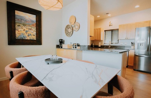 Vecinos Del Bosque Casa | Desert Sunset+Hot Tub+Pet Friendly+No Pet Fees!