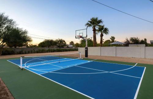 Central Scottsdale Casa | Desert Willow - Pool Spa Pickleball Basketball Court Plus Firepit & Putting Green