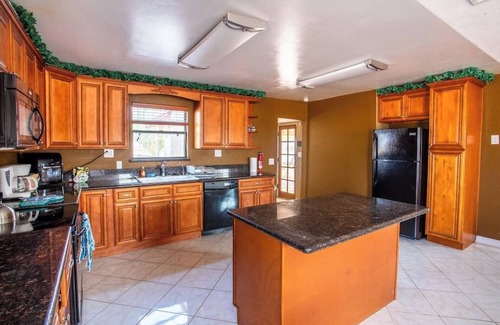 Wonder Valley Casa | DesertGem 5Acres Arcade Pool Spa KingBed Game Room
