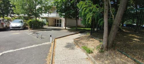 Petit Nanterre Apartamento | Design 3 bedrooms appartment, near Champs Elysees