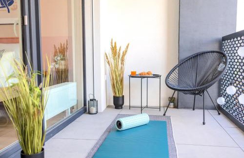 Holesovice Apartamento | Design Apartment - Balcony, Free Parking, Yoga, 10 mins to center, by Gravity Prague