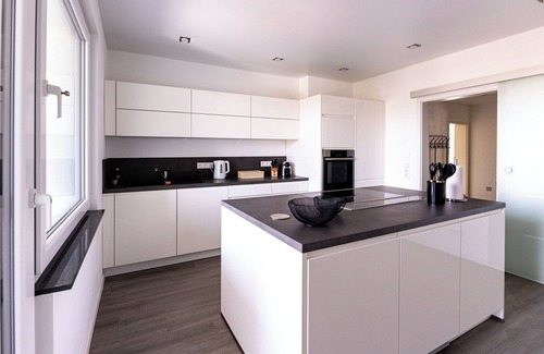 Pellenz Apartamento | Design apartment centrally located in Andernach with top view, WiFi, kitchen, parking space