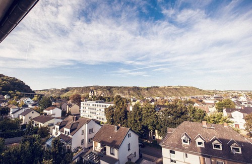 Pellenz Apartamento | Design apartment centrally located in Andernach with top view, WiFi, kitchen, parking space