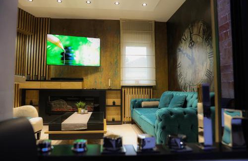 Cuprija Apartamento | Design Apartment PLATINIUM SPA LUX 5 STAR "HAVANA" Completely PRIVATE Wellness & Spa FREE INCLUDED Sauna & Jacuzzi & Salt Wall & Fire place & 3D Ceilings & Business WiFi & NETFLIX & Keyless code entry & FULL SMART APP & SECURE 2 Parking place