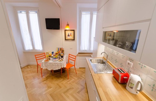 Testaccio Apartamento | Apartamento de diseño-Rome cent-Bus & Metro-Airport train-AC-WiFi-Kitchen-Washer-Dish