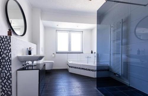 Pellenz Apartamento | Design Apartment zentral für 6 in Andernach: Ausblick, WiFi, Küche