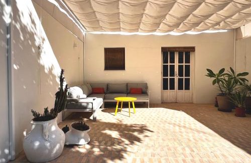 Carrion De Los Cespedes Apartamento | Design & art, patio with orange tree, near Seville