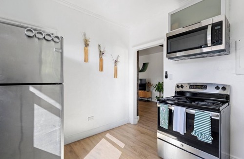 Buena Vista Cabaña | Design District Renovated 2BR Near Miami Beach