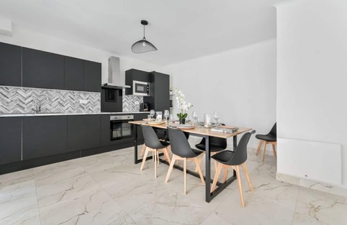 Les Stades Casa | Design house - 8 pers - Paris/Disney 30 min away