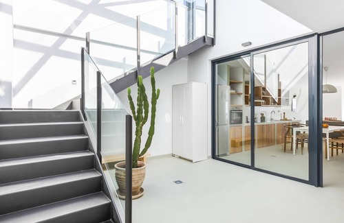 Los Gavilanes Villa | Casa de diseño con terraza y vistas al oceáno