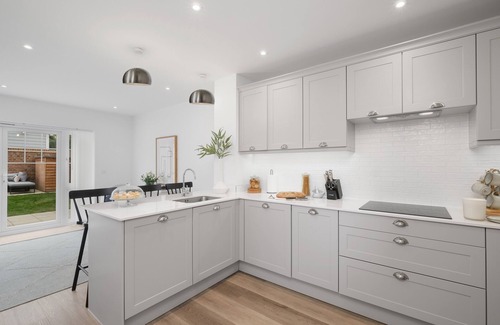 Reading Apartamento | Design-Led Luxurious Townhouse Prime Location W/ Parking