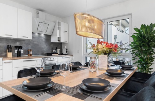 Rhein-Erft-Kreis District Apartamento | Design Luxuriös, 14 min Köln , Super Komfort, Vollausstattung, 3 x 55" TV