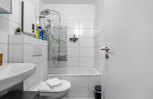 Duissern Apartamento | Design Luxus, Vollausstattung, 2 min Hbf Duisburg, beste Betten, 2 55" TV, Netflix, W24