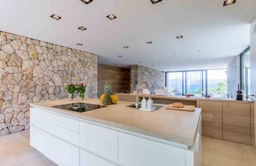 Mal Pas-Bon Aire Villa | VILLA DE DISEÑO SOBRE EL MAR EN MAL PAS, ALCUDIA, ACCESO DIRECTO PLAYA Y PISCINA