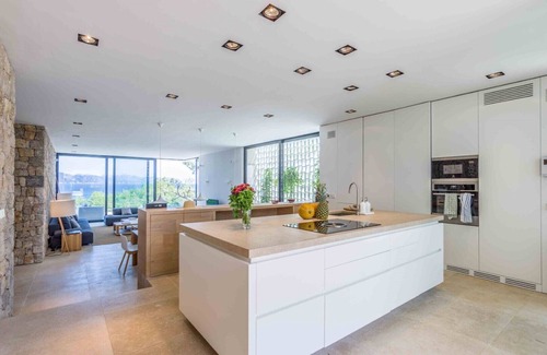 Mal Pas-Bon Aire Villa | VILLA DE DISEÑO SOBRE EL MAR EN MAL PAS, ALCUDIA, ACCESO DIRECTO PLAYA Y PISCINA