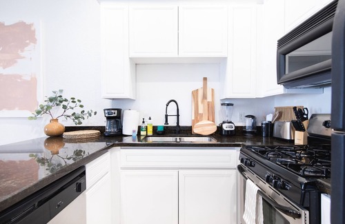 Village Apartamento | Designer 1 bed 5 min to Old Town Dogs Welcome