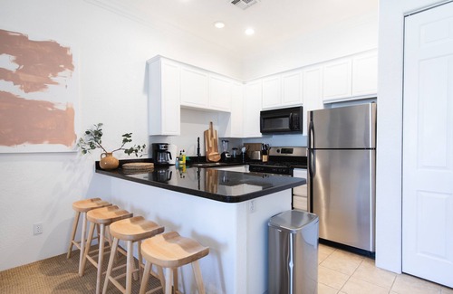 Village Apartamento | Designer 1 bed 5 min to Old Town Dogs Welcome