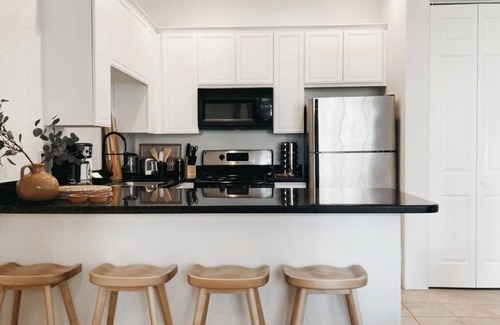 Village Apartamento | Designer 1 bed 5 min to Old Town Dogs Welcome