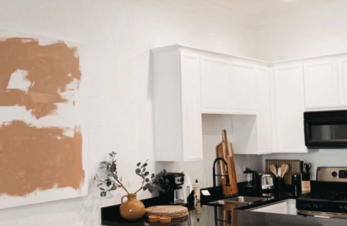Village Apartamento | Designer 1 bed 5 min to Old Town Dogs Welcome