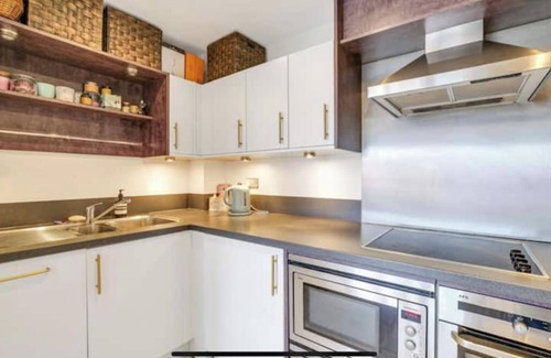 Sands End Apartamento | Designer 1 Bed Flat with Thames View from Balcony