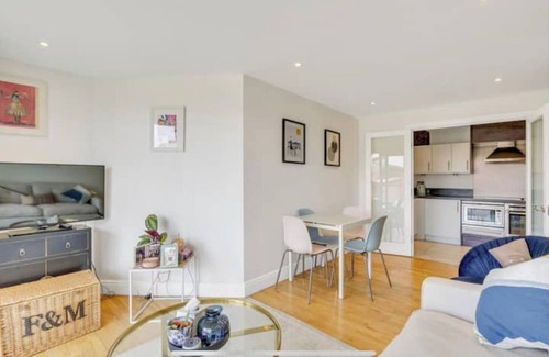 Sands End Apartamento | Designer 1 Bed Flat with Thames View from Balcony
