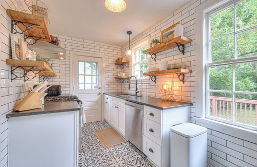 Inglewood Casa | Designer 1930s Cottage in East Nashville w/Luxe Furnishings, Porch Swing, Garage