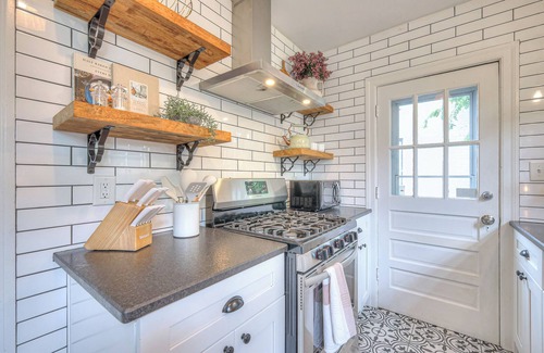 Inglewood Casa | Designer 1930s Cottage in East Nashville w/Luxe Furnishings, Porch Swing, Garage