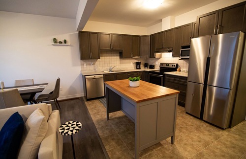 Grimsby Casa | Designer 3-Bedroom executive townhouse