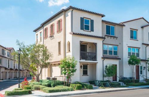 El Monte Casa | Designer 3BR El Monte Retreat Near DTLA & Pasadena
