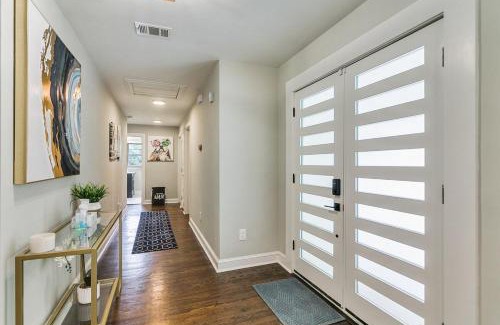Atlanta Casa | Designer 5 Bedroom with Backyard Downtown ATL