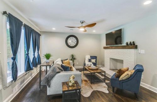 Atlanta Casa | Designer 5 Bedroom with Backyard Downtown ATL