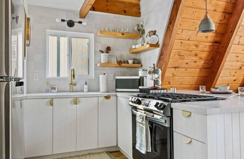 Running Springs Chalet De Esquí | Designer A Frame with AC Pets Big Bear NEW Hot Tub